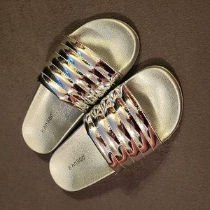 💙NWB BAMBOO METALLIC SLIDES